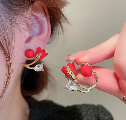 Elegantes Pendientes Rojos de Perlas con Forma de Tulipán
